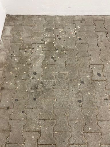 Spezialreinigung am Edeka Pfeilstetter in Traunstein Haslach im August 2026 inkl. Kaufummientfernung Vorher Spezialreinigung am Edeka Pfeilstetter in Traunstein Haslach im August 2026 inkl. Kaufummientfernung Vorher