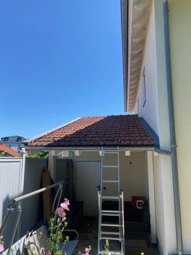 Vordachreinigung in Traunstein im Juni 25 Vorher