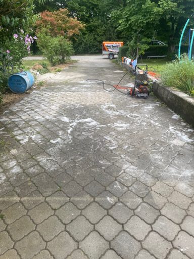 Hofreinigung in Laufen im Juli 2026 Vorher Hofreinigung in Laufen im Juli 2026 Vorher