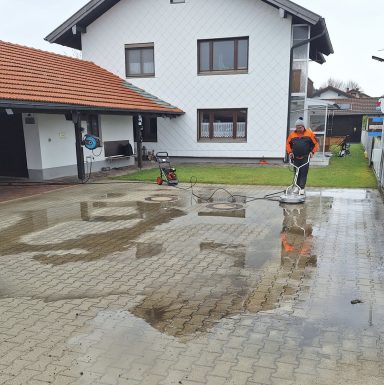 Hofreinigung in Chieming im April 26