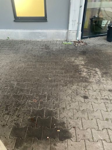 Spezialreinigung am Edeka Pfeilstetter in Traunstein Haslach im August 2026 inkl. der Entfernung von massiven Fettflecken Vorher Spezialreinigung am Edeka Pfeilstetter in Traunstein Haslach im August 2026 inkl. der Entfernung von massiven Fettflecken Vorher